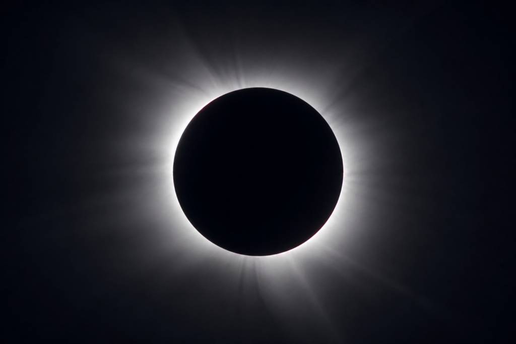 How often does solar eclipse occur : à quelle fréquence se produisent les éclipses solaires ?